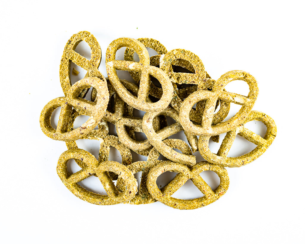 Winnie Lou - Greens & Cheddar Pretzels | 4oz