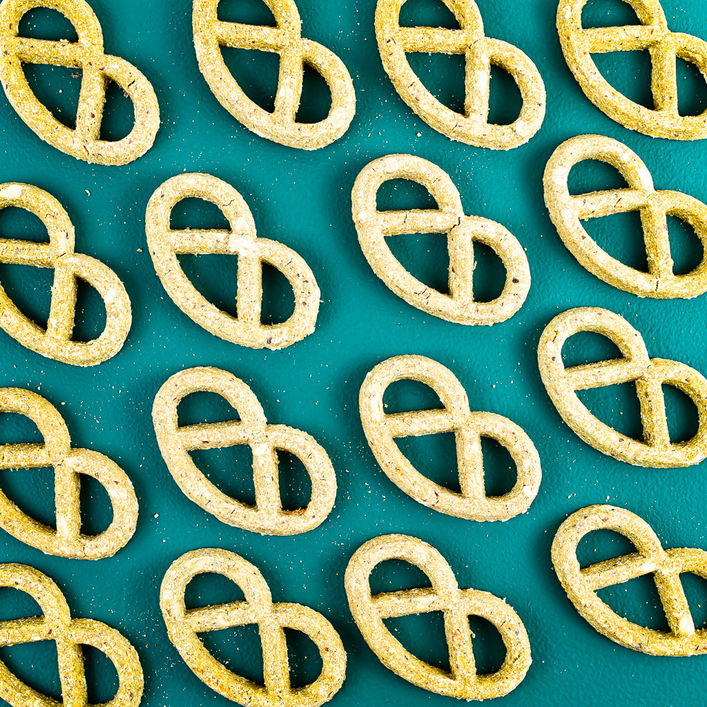 Winnie Lou - Greens & Cheddar Pretzels | 4oz
